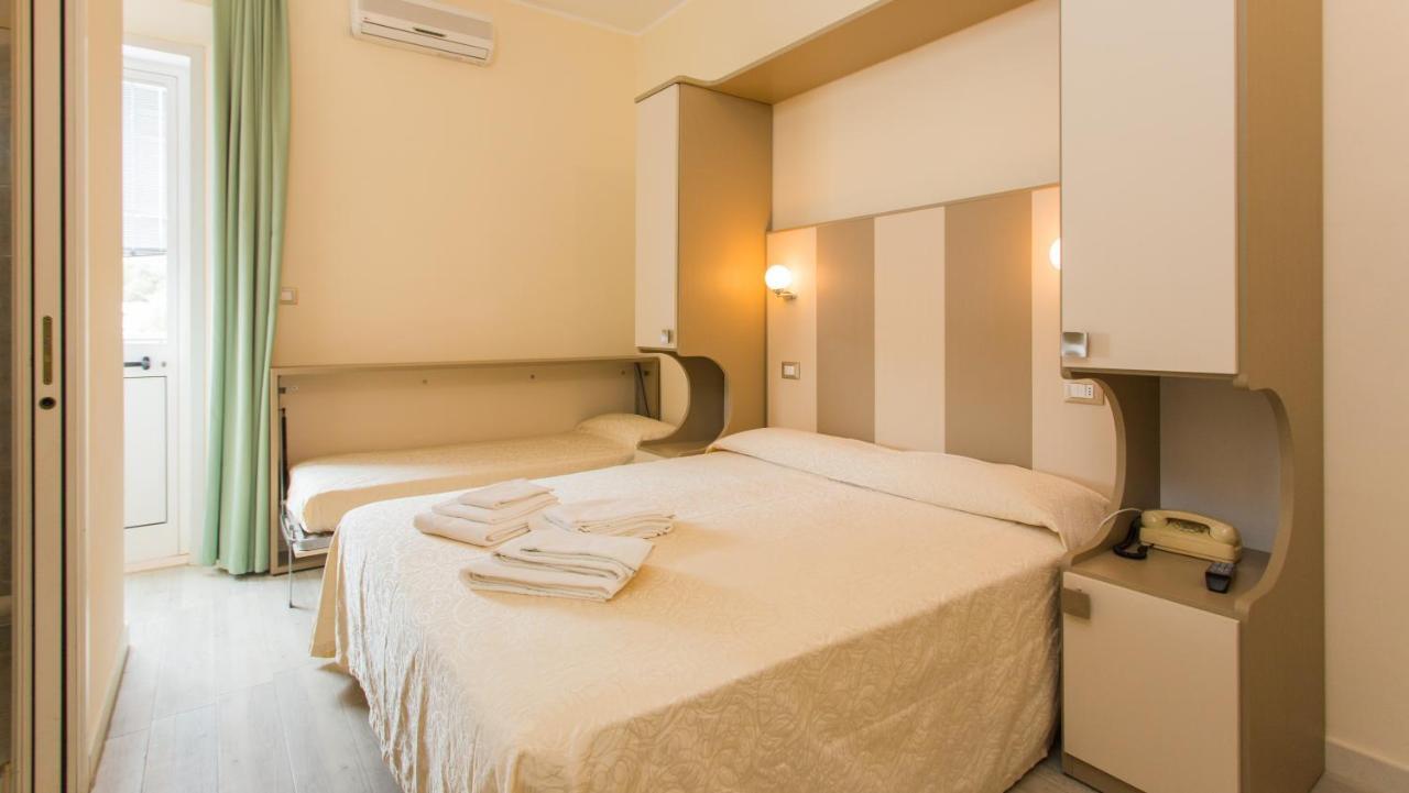 Hotel Trieste Cesenatico Værelse billede