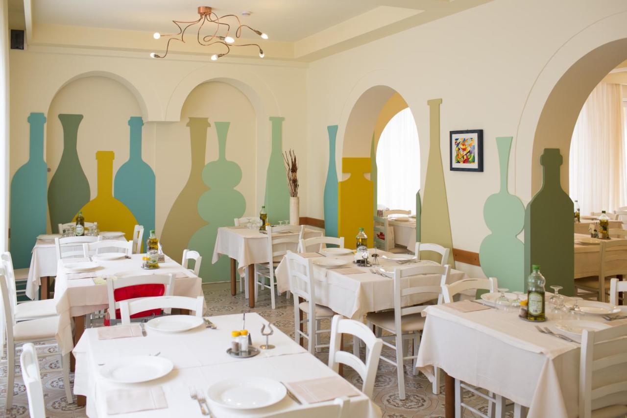 Hotel Trieste Cesenatico Eksteriør billede